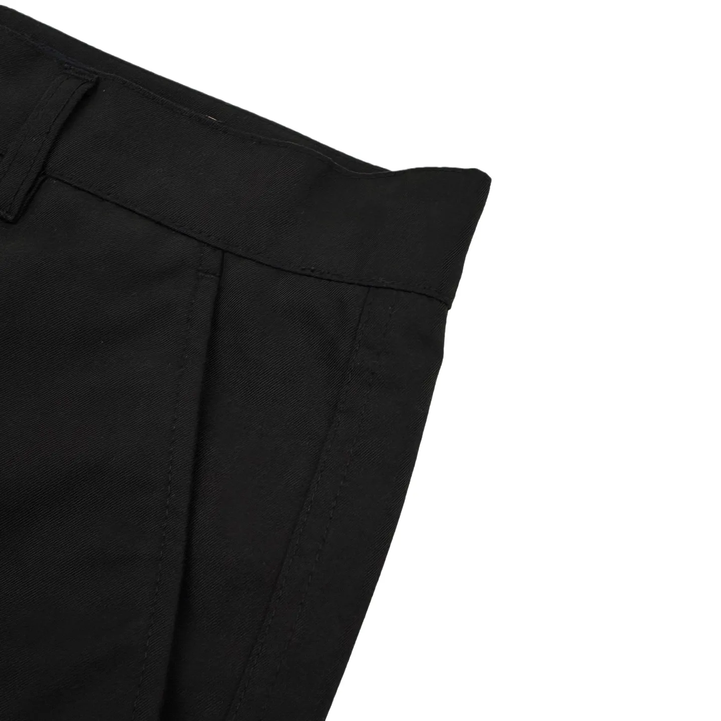 🅿️500 1v Pocket logo embroidered work trousers (black) Original purchase and development of 11,300, the fabric is made of customized soft light silk sateen, soft to the touch, comfortable and close to the skin. Dressed in pure black, it outlines the calm style of modern men. The ultimate sense of purity. Use the flip work pocket as the canvas to reconstruct a pragmatic sense of ritual. LV logo embroidery is embellished on it, like a secret medal. Leather patches are used as the finishing touch above the back pockets. It implies that there is no need to show off, because it is luxury in itself, a low-key declaration of power. The workwear gene is infused with luxury DNA. It unlocks thousands of fashion codes and adopts imported machine embroidery technology. It uses advanced computer control systems and precision mechanical parts to realize the Louis Vuitton embroidery logo operation. High precision. The lines are smooth and delicate. The template machine opens the bag. The preset template guides the position, shape and size of the bag. The accuracy ensures the quality of the bag opening effect. The soft light washing process uses specific chemical and logistics processing to give the fabric surface a soft luster. It adds a bit of gentleness. Size:48-50-52-54